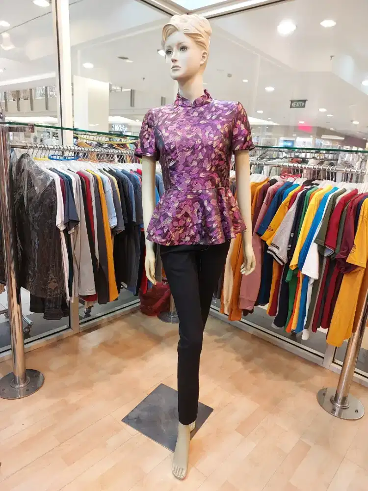 Patung manekin perempuan full body, bahan full fiber.