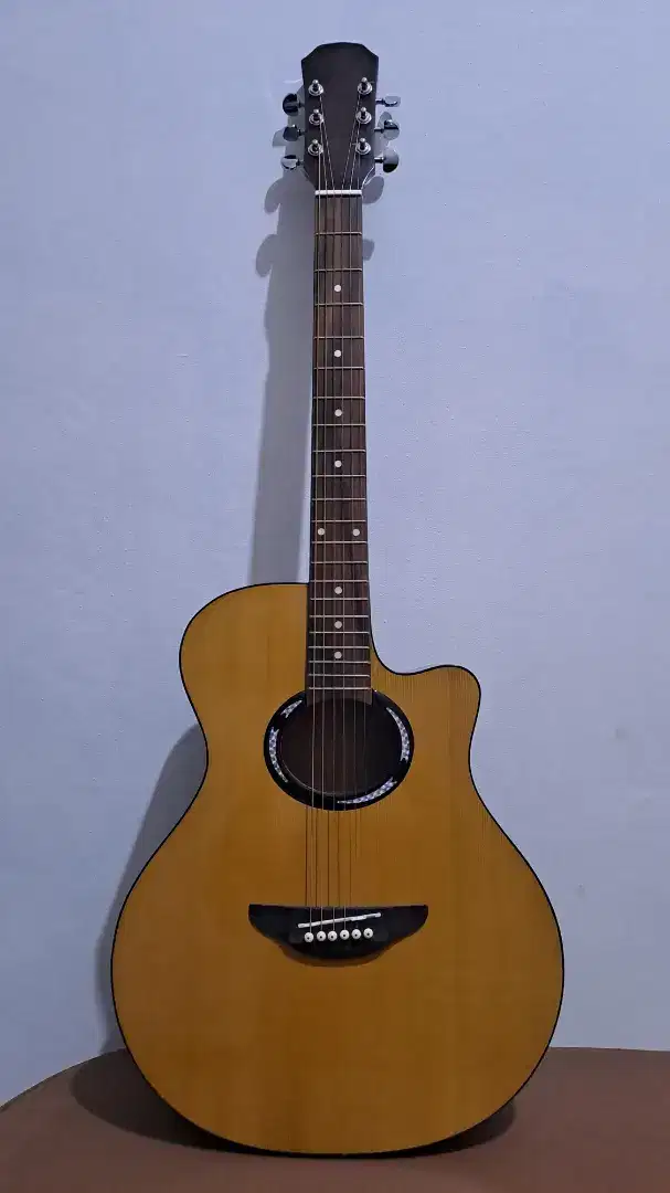 Gitar akustik type standar