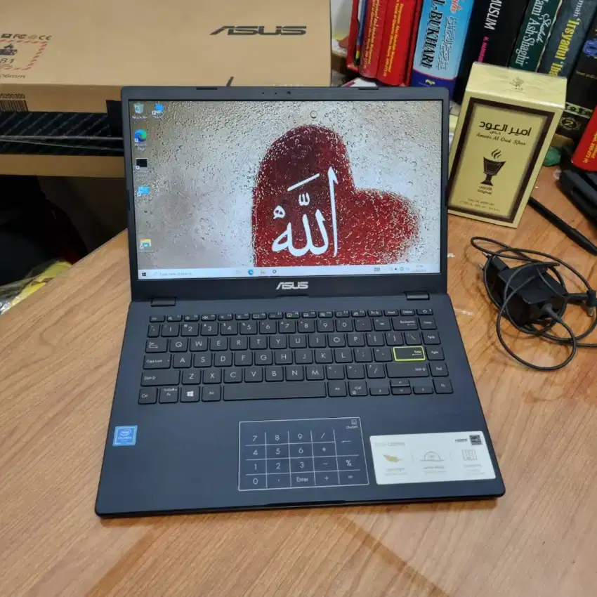 Laptop Asus slim, edisi Numerik Touchpad+ internal/SSD Nvme=320GB