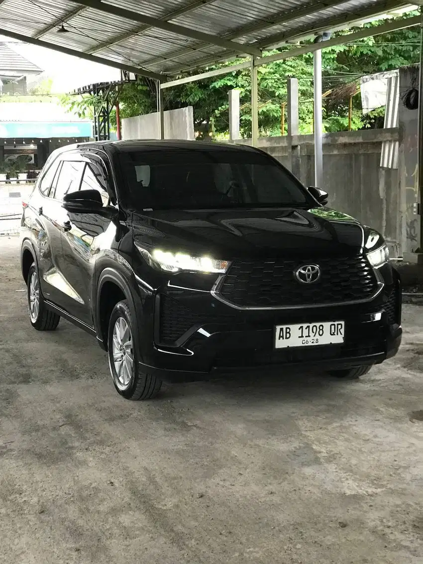 Toyota Innova Zenix 2.0 G CVT 2023 Inova Reborn Bensin Matic Hitam