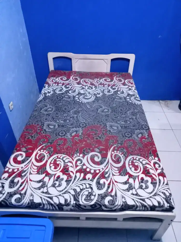 Tempat tidur kayu lengkap