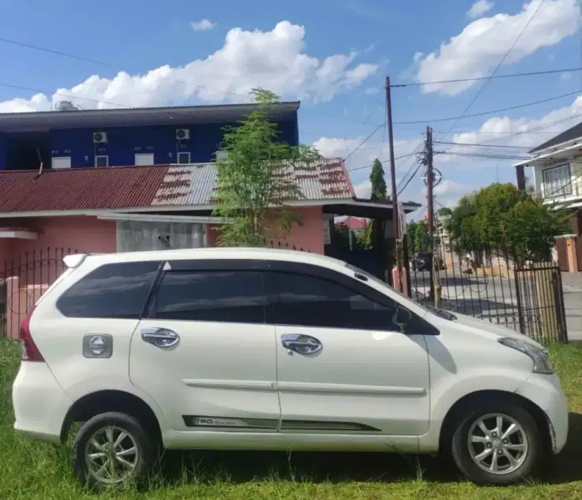 Daihatsu Xenia R Deluxe 2014 MT