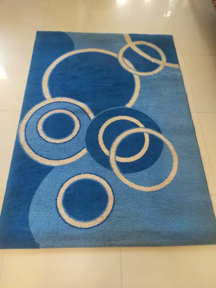 Karpet Corak warna biru