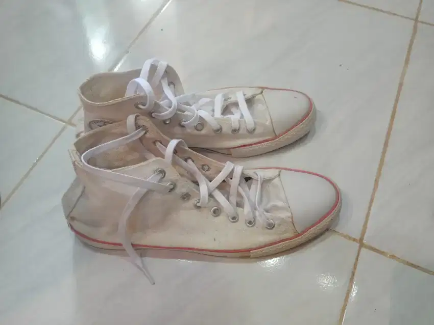 Jual sepatu convers second jarang pakai minum debu uk 42/43