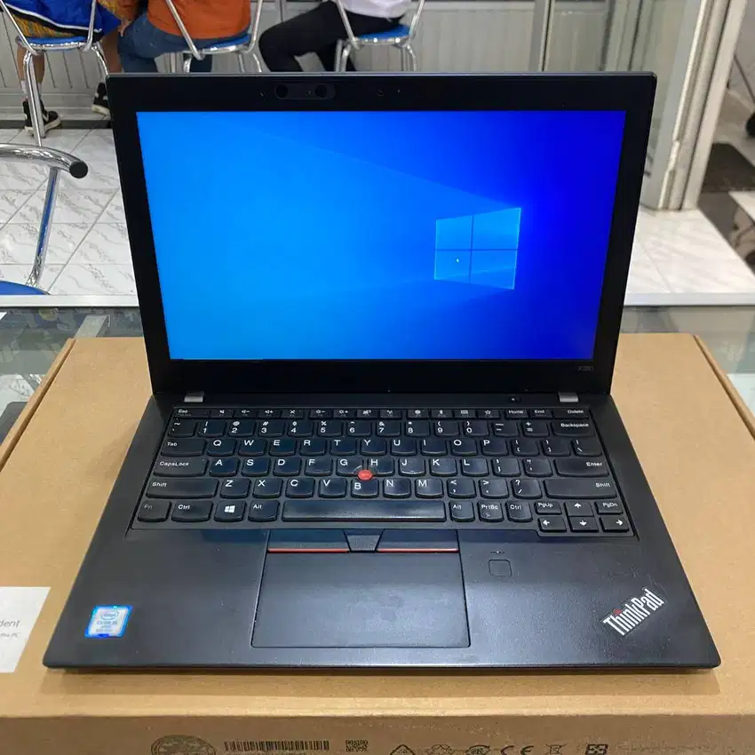 Lenovo Thinkpad X270 Core i5-6300U 16GB 256GB 12HD Windows 10