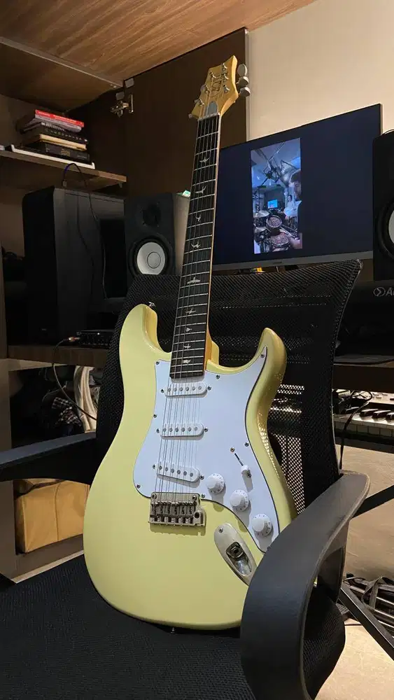 PRS SE Silver Sky in Moon White - Rosewood Fingerboard