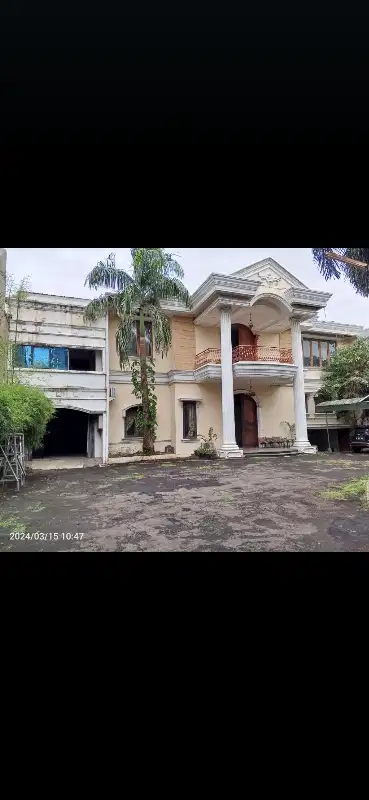 di jual cepat rumah 2 lantai SHM di jln raya utama pasar Minggu