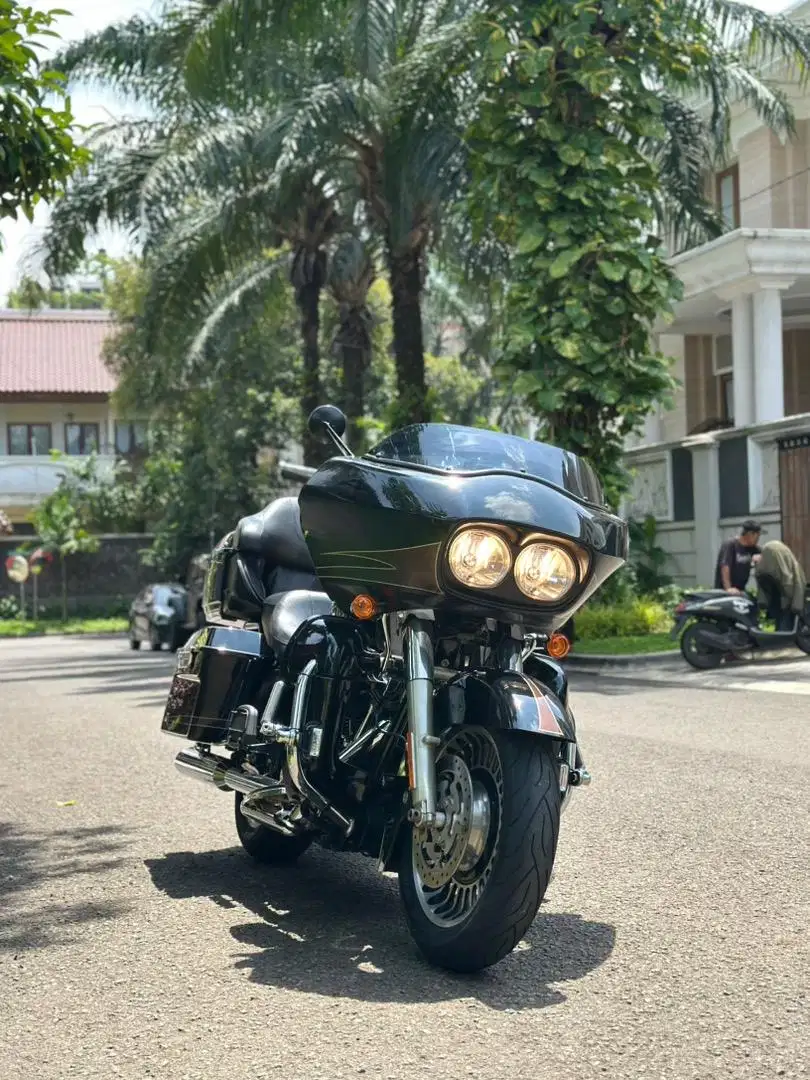 LOW KM Harley Davidson ROAD GLIDE ULTRA