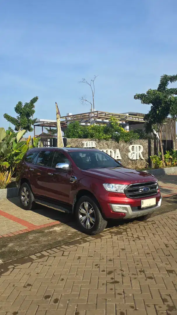 ISTIMEWA Ford Everest Titanium 2015 Pemakaian 2016 Mulus Terawat