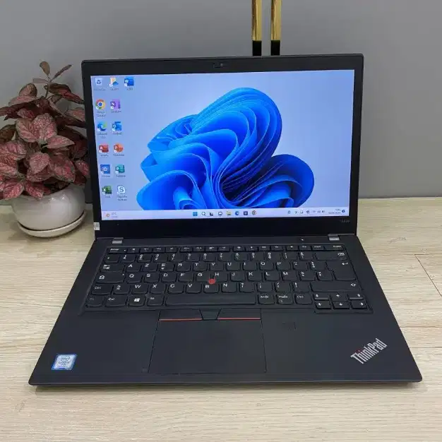 Laptop Lenovo Thinkpad T480 Core i5 Gen8 Mulus Ram 8-256Gb (W)