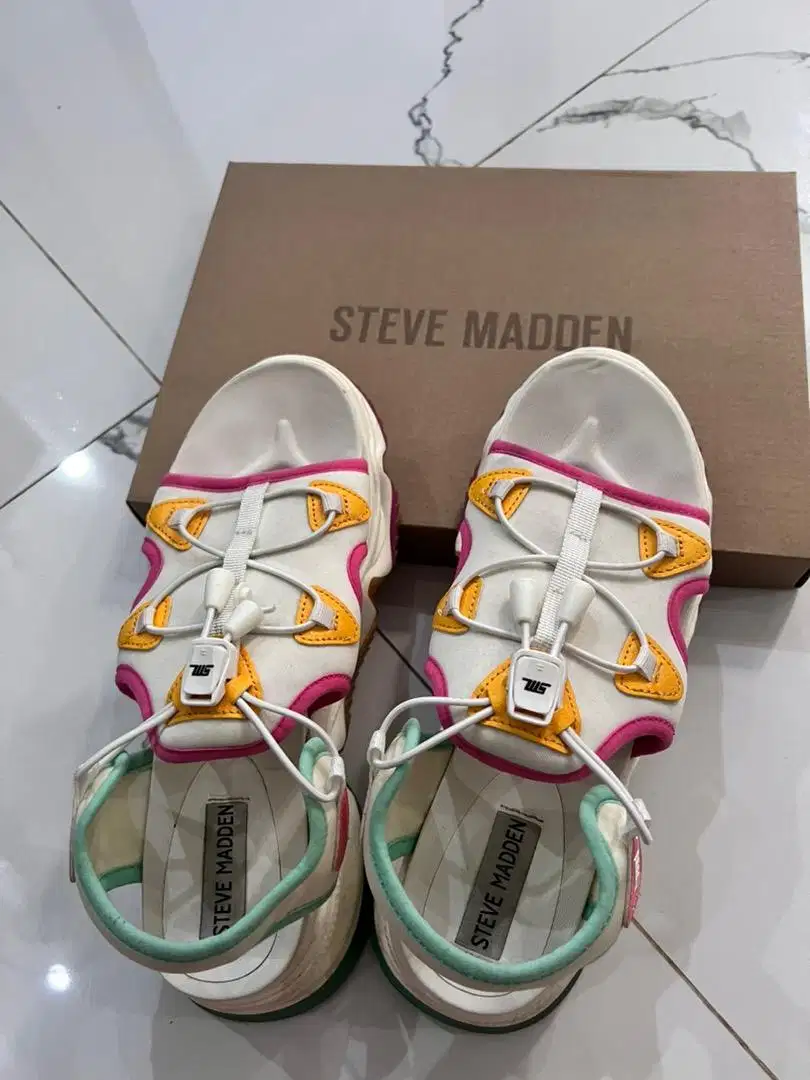 Preloved Steve Madden Women’s Sandals