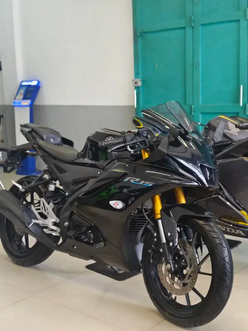 YAMAHA R15 V4 HITAM TAHUN 2022 LOW KM 4K LIKE NEW