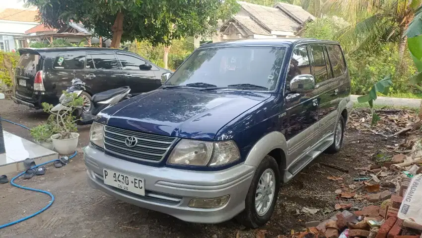 Mobil keluarga Kijang krista 2003 bensin warna biru metalik