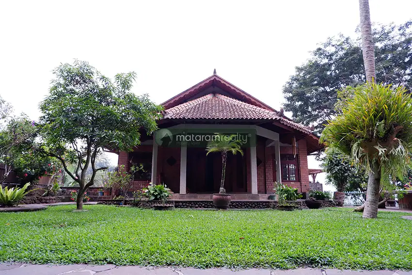 Rumah Etnik Konsep Villa 1000 m2 View Lapangan Golf, Cigadung Dago