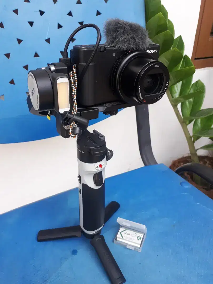 Dijual kamera Sony ZV1 dan gimbal Zhiyun Crane M2S