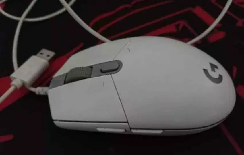 Mouse logitech g102