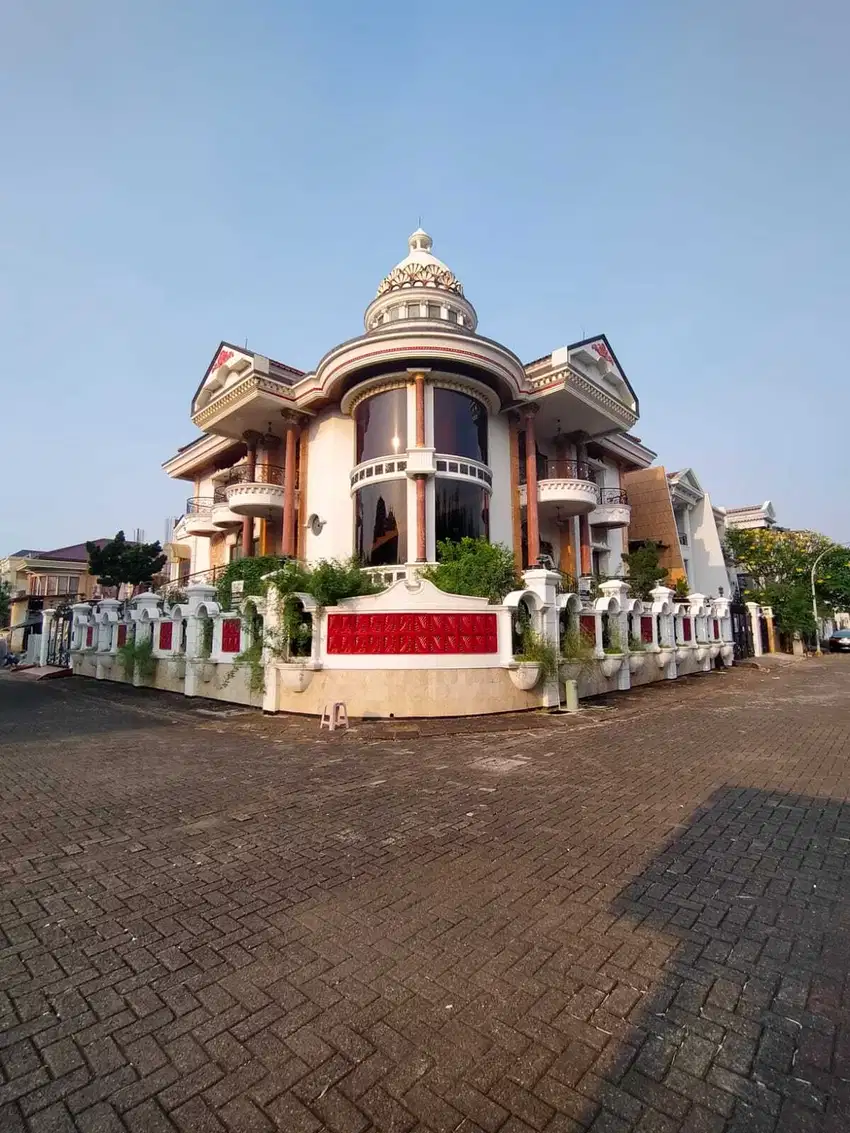 Dijual Rumah Mewah & Istimewa Dengan Kolam Ikan di Villa Gading Indah