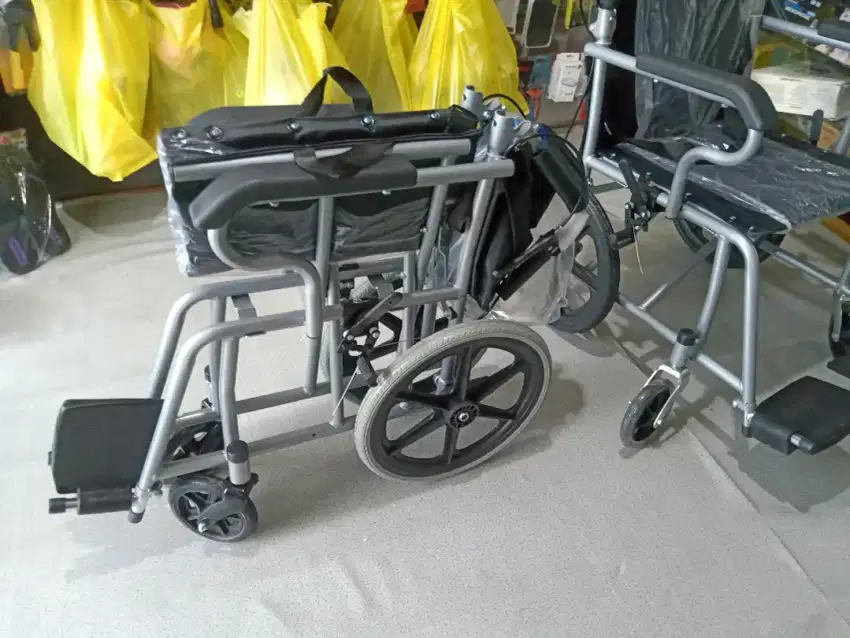 Kursi roda lipat portable