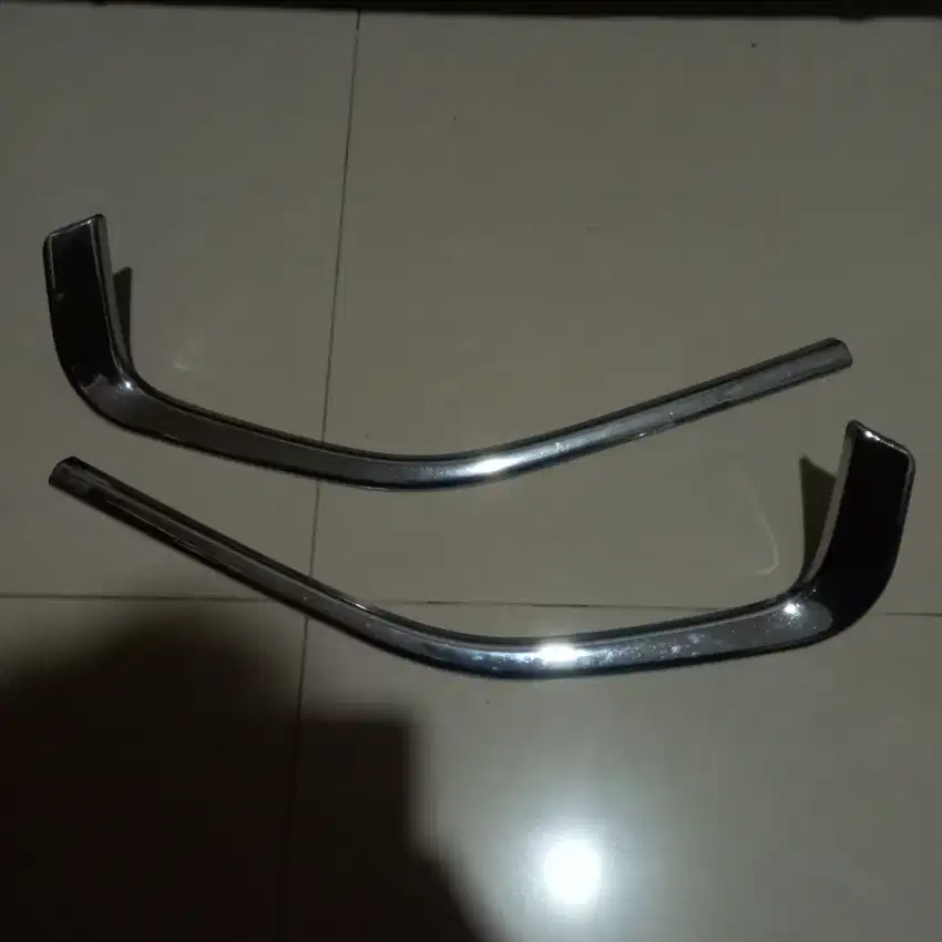 list chrome grill bawah innova reborn type Q, V ORIGINAL copotan bekas