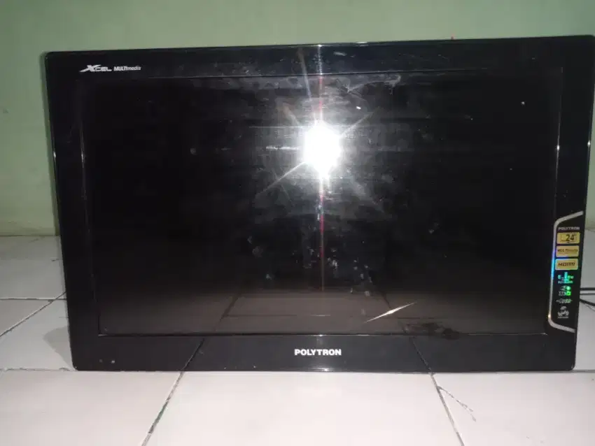 TV LCD POLYTRON 24 INCH