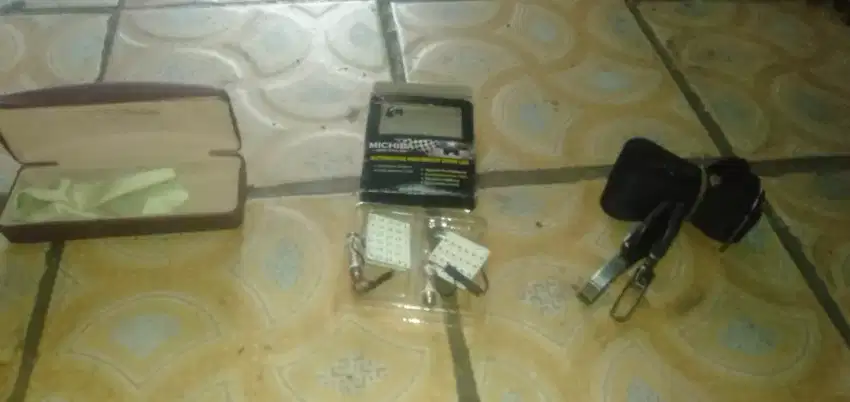 Slhkn plh slh 1 dr kotak kaca mata atau sblh2 nya hrg murah sj cpt dpt