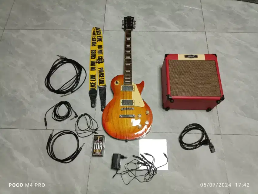 seperangkat gitar dan sound sistemnya