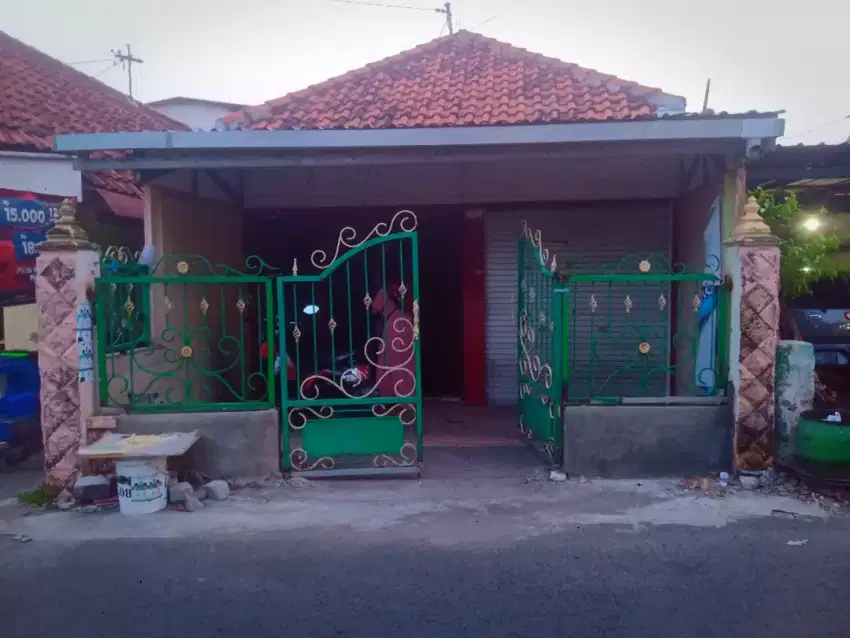 Dikoskan rumah pinggir jalan