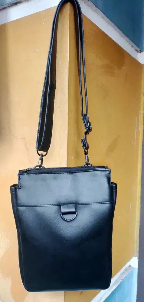 Tas Selempang Kulit