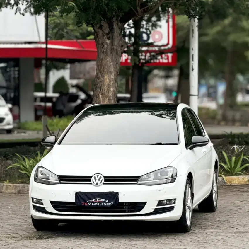 DP 36 JUTA! VOLKSWAGEN GOLF MK7 1.4 TSI AT 2014/2016 PUTIH