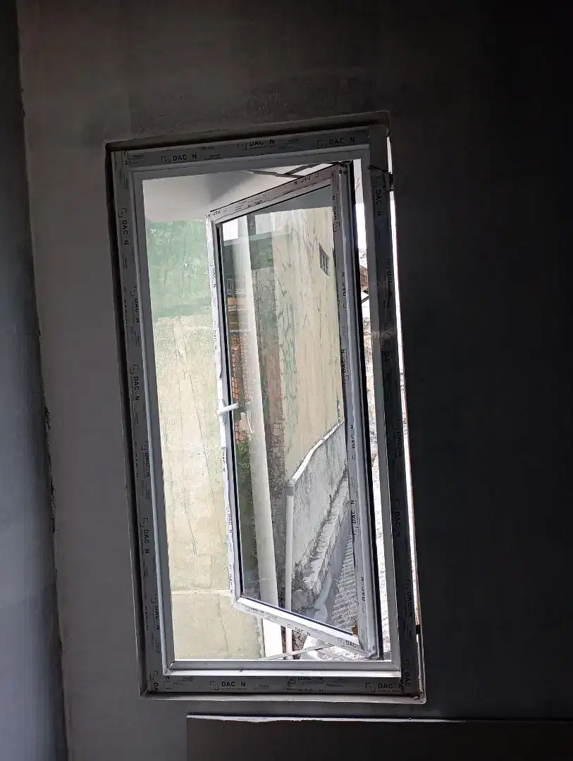 Kusen aluminium dan kaca