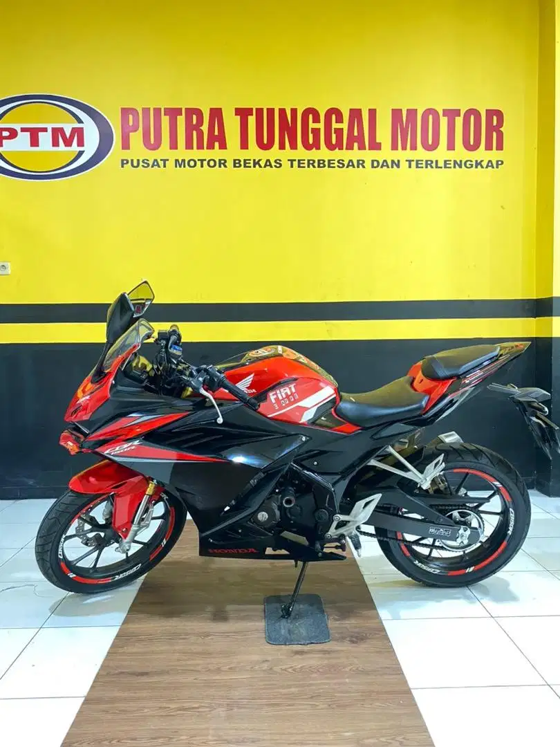 Cbr 150 r km low bisa tt or kredit