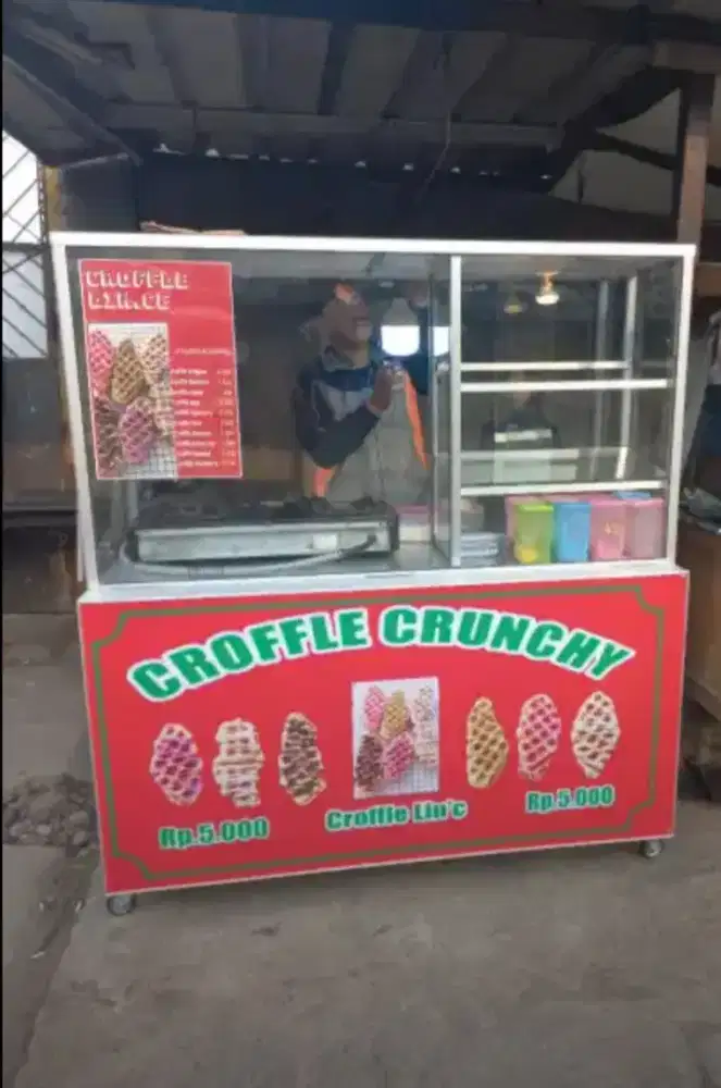 Di cari wanita jaga stand croffle