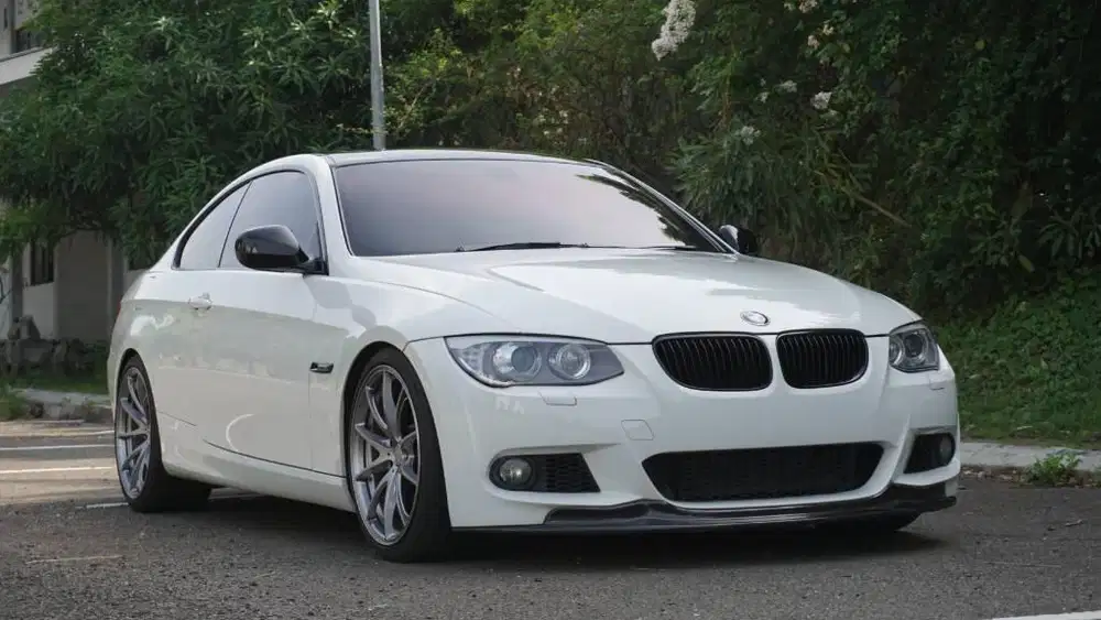 BMW 335i Coupe (E92) 2011