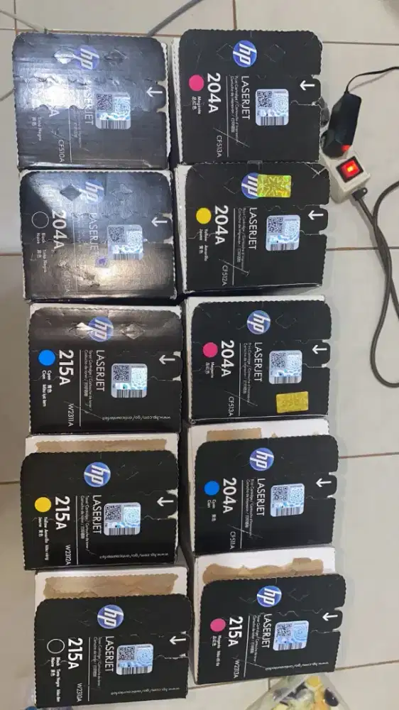 Menampung tinta baru dan bekas pakai kosongan