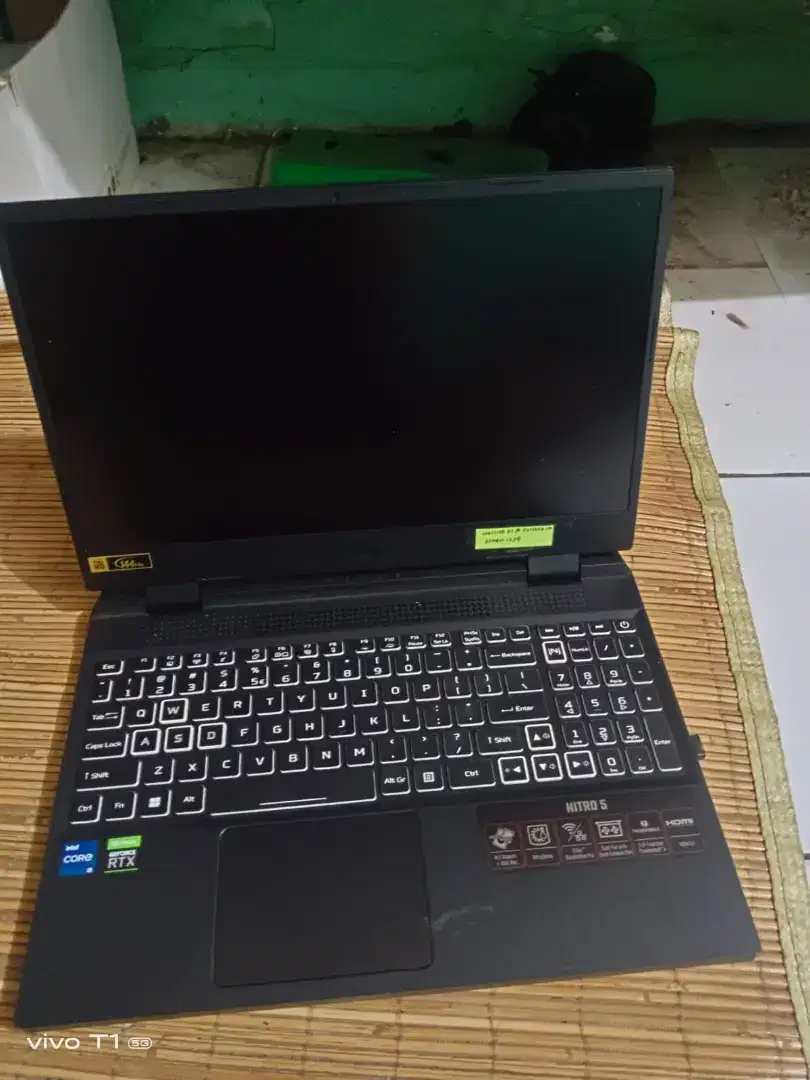 Laptop acer intro 5 keadaan bekas pemakaian