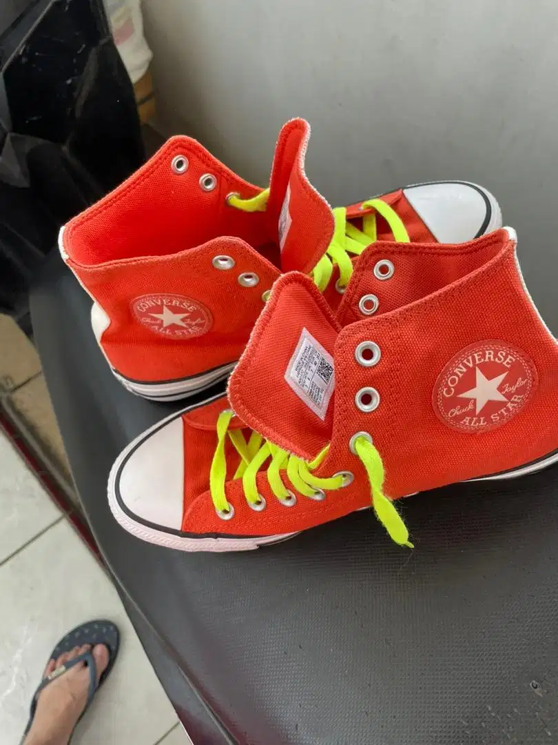 Sepatu Converse Unisex, nomor 40 CTAS HI