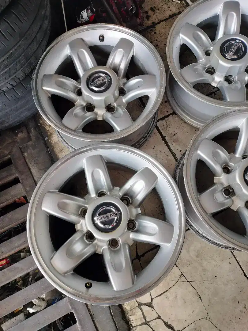 Velg Nissan TERANO R.15 ori