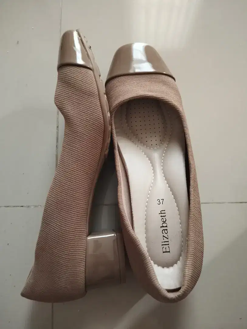 Elizabeth shoes- hak (like new)