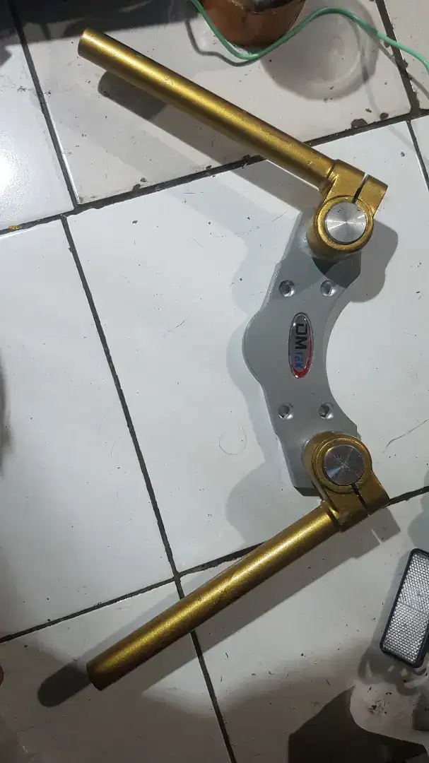 Dijual stang jepit kondisi mulus normaL PNP untuk semua jenis motor