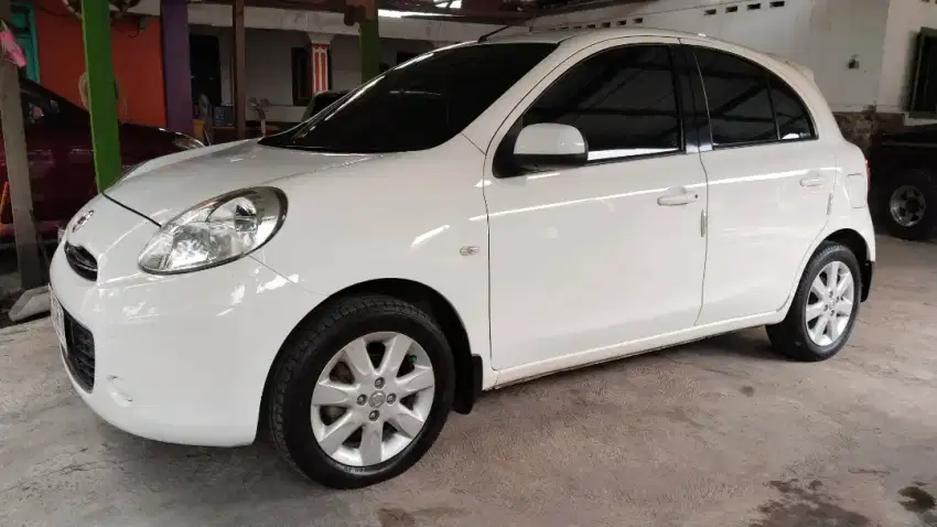 City Car Si Gesit Irit Nissan March Automatic 2013 Siap Pakai