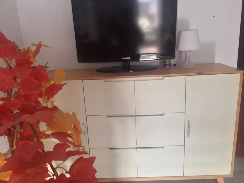 NAKAS/MEJA TV KAYU JATI BELANDA ( plus TV )