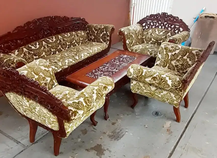 Jual 1 set sofa/kursi tamu jati ukir Jepara bekas, masih bgs sekali