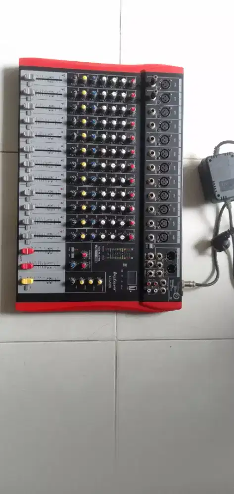 Mixer audio merk Betavo