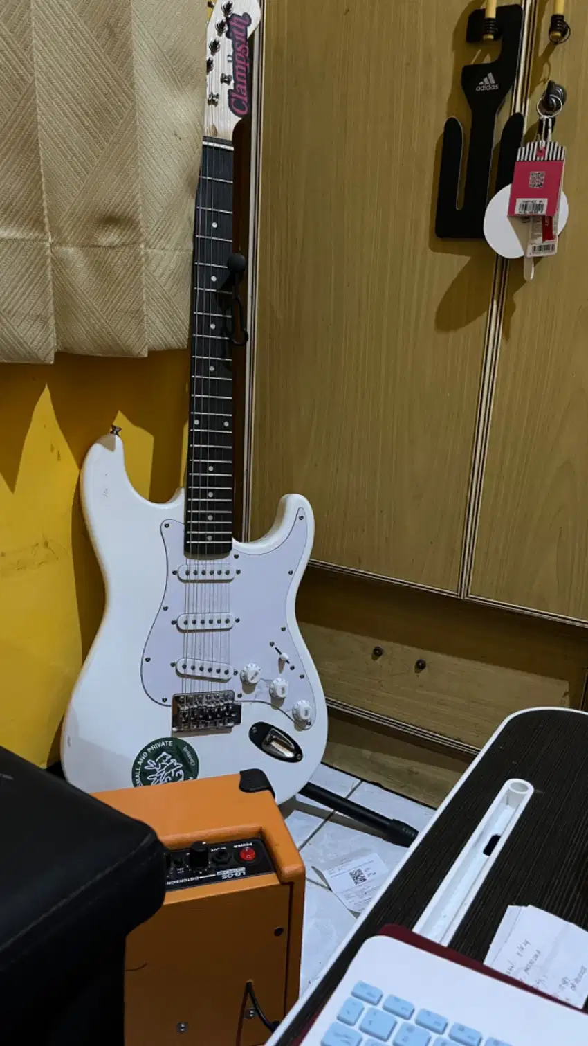 Gitar dijual cepat bonus amplifier