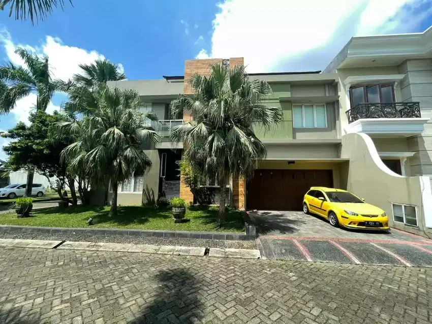 Dijual Rumah Mewah dalam Komplek