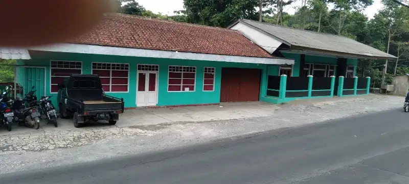 Rumah makan dan kolam pemancingan di mainroad jl Garut Singaparna