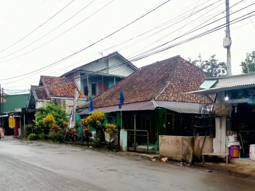 Rumah Bagus Luas Samping Jalan Harga Murah