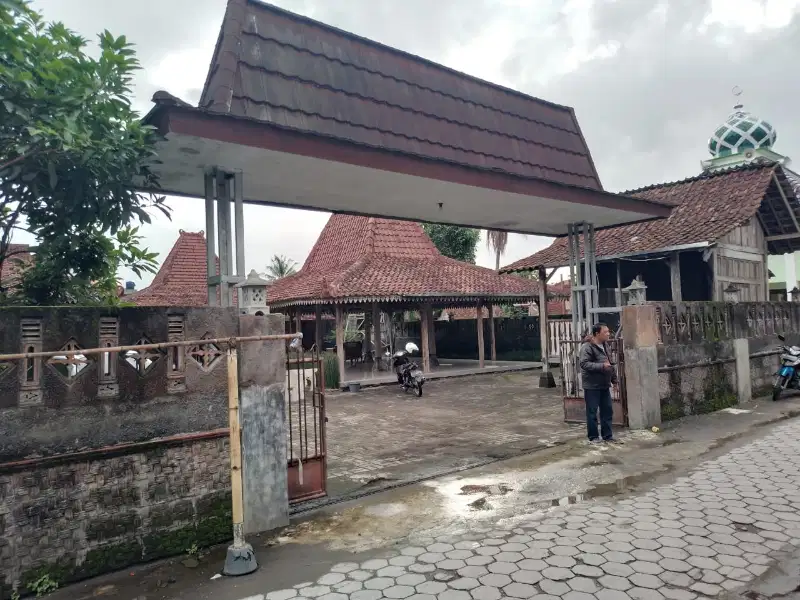 DIJUAL RUMAH JOGLO & Beberapa Gazebo cocok buat Rumah Makan di mungkid