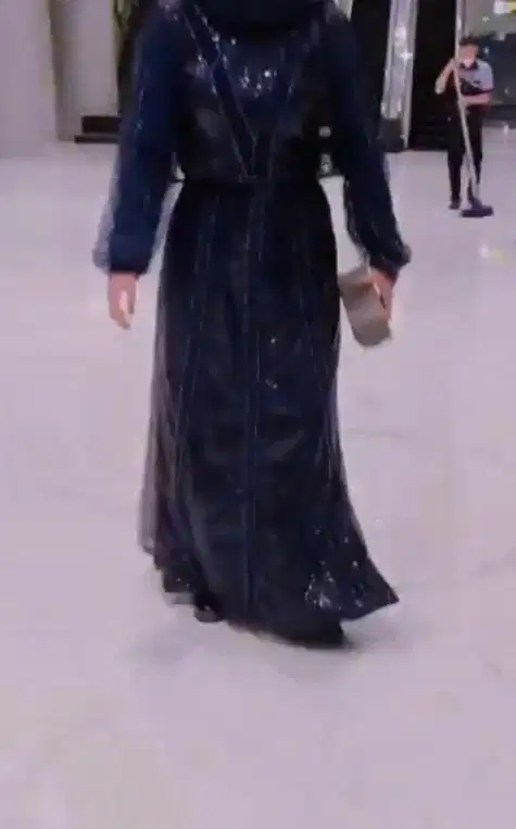 Gaun pesta , kondangan