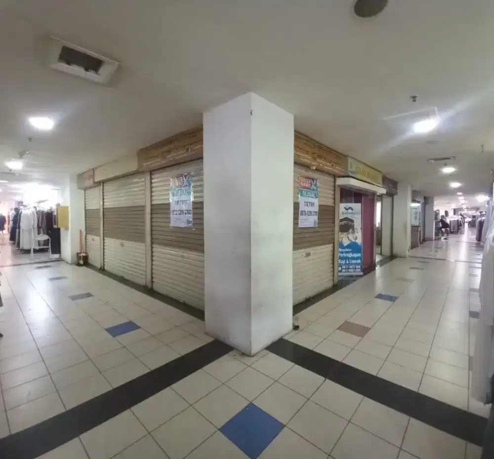 Kios Hoek, harga B.U, dekat pintu masuk, Mega Mall Bekasi